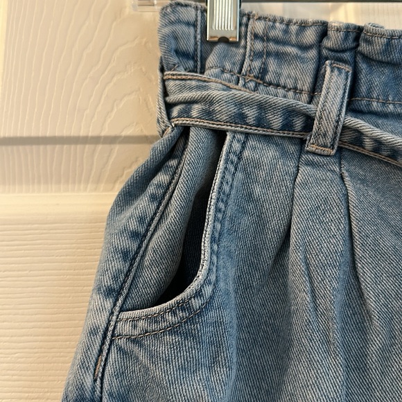 American Eagle (0) Jean shorts with a denim tie. - Picture 3 of 6